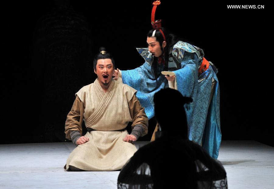 Actors Yan Rui and Wang Ban (L) from Beijing People's Art Theater play drama "Our Assassin Jing Ke," which is written by Nobel Prize laureate Mo Yan, in Jinan, capital of east China's Shandong Province, April 28, 2013. Jing Ke (?-227B.C.) was renowned for his failed assassination attempt of Ying Zheng (259B.C.-210B.C.), King of Qin State, who later became China's first emperor in 221 B.C.. (Xinhua/Xu Suhui)