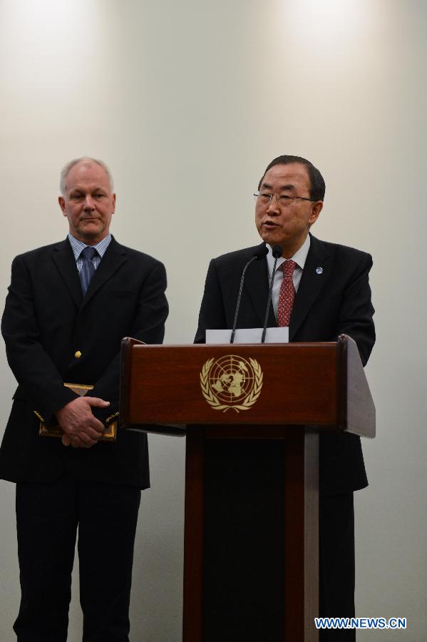 UN Secretary-General Ban Ki-moon (R) speaks to media reporters prior to his meeting with Ake Sellstrom (L), head of the UN chemical weapons investigation, at the UN headquarters in New York, on April 29, 2013. UN Secretary-general Ban Ki-moon on Monday voiced his "complete confidence" in the UN fact-finding mission on the alleged use of chemical weapons in Syria, while urging the Syrian authorities to allow the investigation to proceed "without delay and without any conditions." (Xinhua/Niu Xiaolei) 