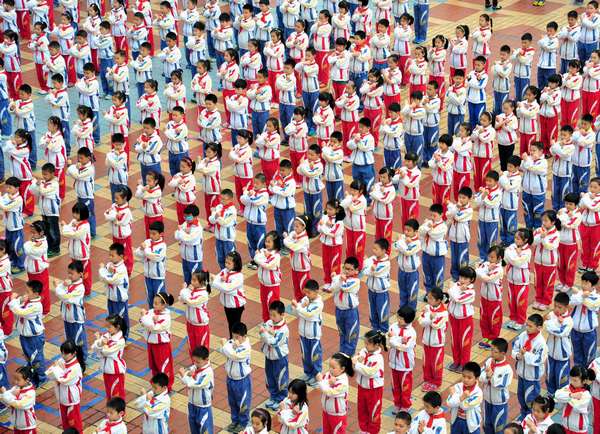 Students practice martial arts during morning exercises for the first time at Jiujiang Primary School in East China’s Jiangxi province on May 3, 2013. The school has choreographed a special set of morning exercises combining traditional martial arts and poetry recitation since the beginning of this spring semester. [Photo/ Xinhua] 