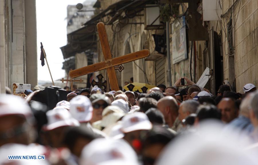 Christian Orthodox pilgrims carry a wooden cross along the Via Dolorosa during a procession marking the Orthodox Good Friday on May 3, 2013 in Jerusalem's old city. (Xinhua/Muammar Awad) 