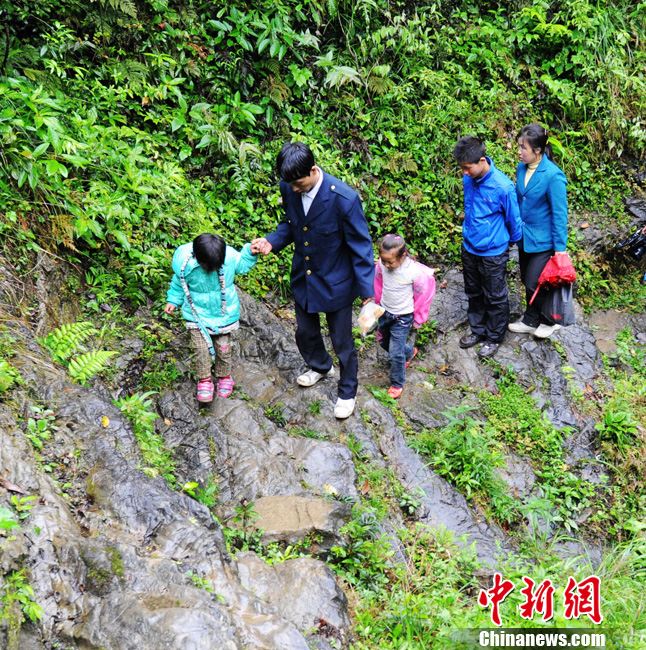 Zhangjiawan village is located on a remote mountain called “The Gate of Heaven” in central China's Hunan province, accessible only by ladders. The town was built hundreds of years ago to avoid bandits. Children here literally climb mountains to get to school. (Source: chinenews.com)