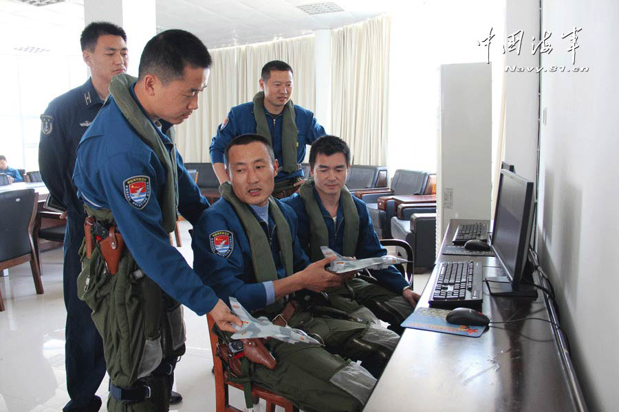 The J-10 fighters of a flight regiment under the Navy of the Chinese People's Liberation Army (PLA) recently conducted a high-intensity air confrontation drill between the "Red Army" and the "Blue Army" in a complex electromagnetic environment, during which their new training methods and tactics were tested.