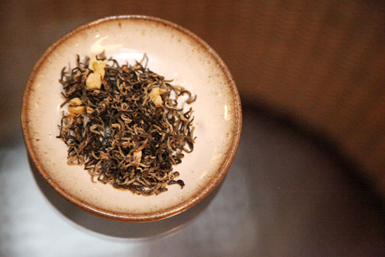 Bitan Piaoxue is an artistic tea both before and after brewing. (China Daily/Fan Zhen)