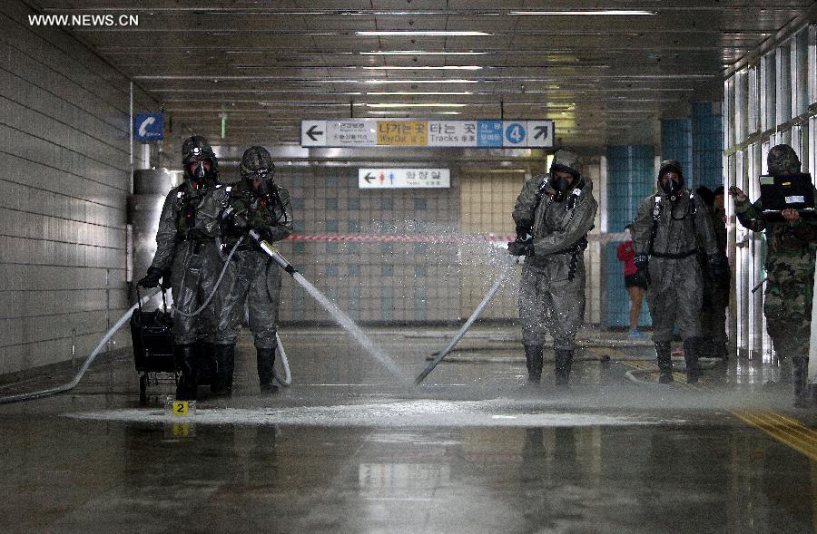 South Korean army soldiers participate in an anti-terror exercise at a subway station in Seoul, capital of South Korea, on May 8, 2013. (Xinhua/Park Jin-hee)