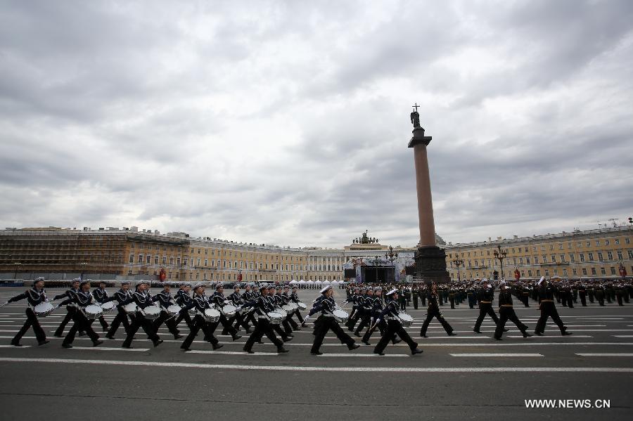 Soldiers take part in a Victory Day parade at the Red Square in Saint Petersburg, Russia, on May 9, 2013. A grand parade was held on Thursday at the Red Square to mark the 68th anniversary of the Soviet Union's victory over Nazi Germany in the Great Patriotic War. (Xinhua/Zmeyev)