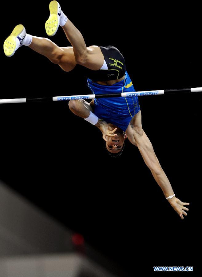 Greece's Constantinos Filippidis competes during the men's pole vault final at the IAAF Diamond League in Doha, capital of Qatar, May 10, 2013. Filippidis claimed the title of the event with 5.82 metres. (Xinhua/Chen Shaojin)