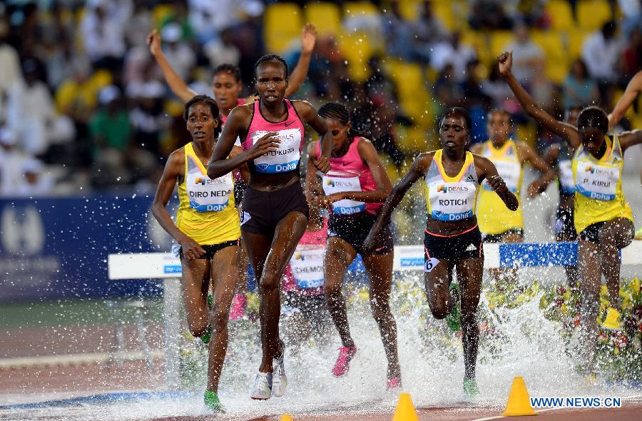 Kenya's Joyce Chepkurui (Front) runs during the women's 3000m steeplechase final at the IAAF Diamond League in Doha, capital of Qatar, May 10, 2013. Chepkurui claimed the title of the event with 9 minutes and 13.75 seconds. (Xinhua/Chen Shaojin)