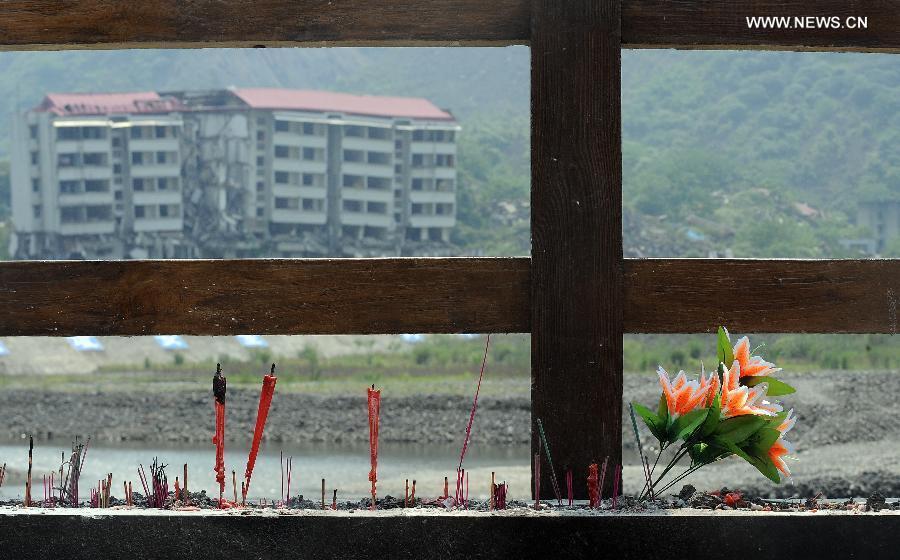 Flowers are placed to mourn for deceased family members in the Wenchuan Earthquake in Beichuan County, southwest China's Sichuan Province, May 11, 2013. Many people returned to the Beichuan county to mourn for the dead as Sunday marks the fifth anniversary of the 8-magnitude quake that rocked Sichuan Province in 2008. (Xinhua/Xue Yubin) 
