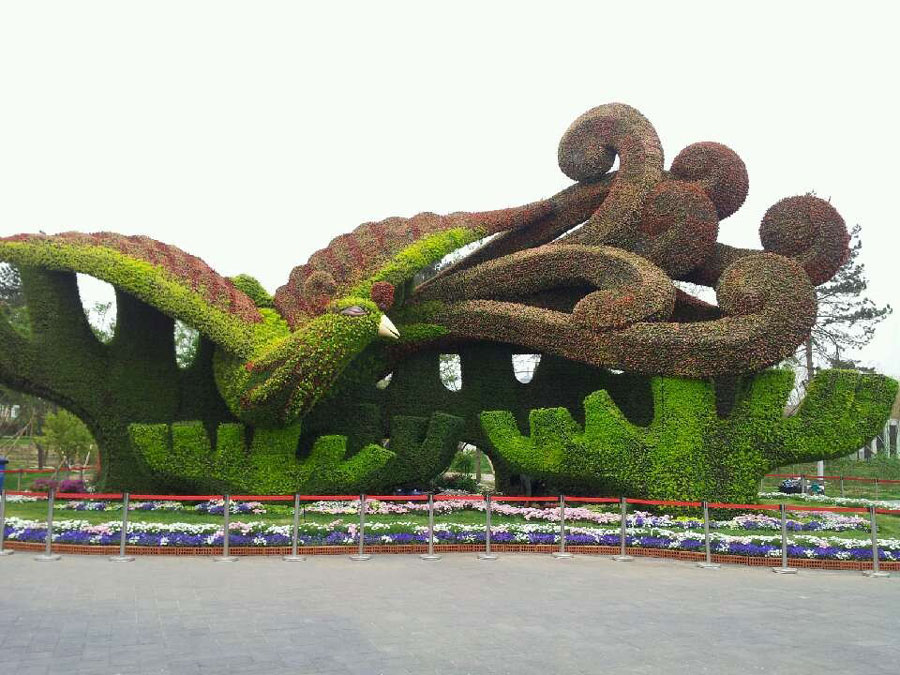A phoenix-shaped flower structure in the Ninth China (Beijing) International Garden Expo in western Beijing. The expo covers an area of 513 hectares, including 267-hecare public exhibition area and 246-hectare Garden Expo Lake. The event will officially kick off on May 18, 2013 and last for six months. (CRIENGLISH.com/Luo Dan)