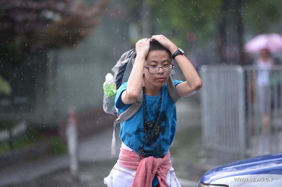 A boy lifting a schoolbag runs in the rain in Nanchang, capital of east China's Jiangxi Province, May 14, 2013. According to the Jiangxi Weather Station, more torrential rain will hit east China's Jiangxi Province from Tuesday evening. (Xinhua/Zhou Mi) 