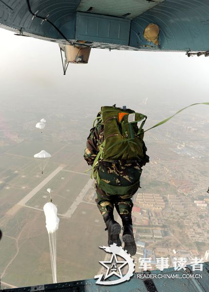 A member from the first female special operation company of the Army of the Chinese People's Liberation Army (PLAA) are in their first parachute landing training on May 14, 2013. (China Military Online/Cheng Jianfeng, Yan Xingxing)