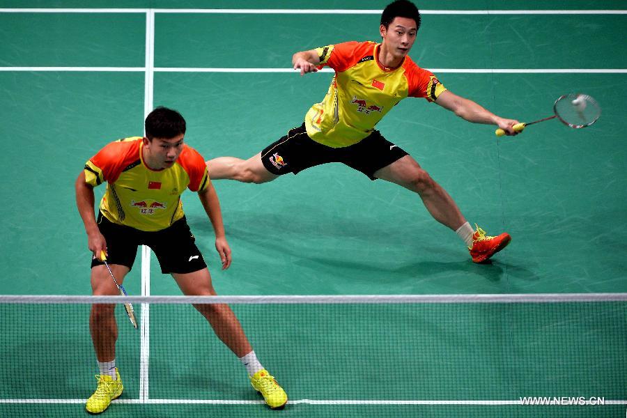 Liu Xiaolong (R) and Qiu Zihan of China return a shot during the 2013 Sudirman Cup world mixed team badminton championship against India's Dewalkar Akshay and Chopra Pranaav Jerry in Kuala Lumpur, Malaysia, on May 19, 2013. Liu and Qiu won 2-0. (Xinhua/Chen Xiaowei)