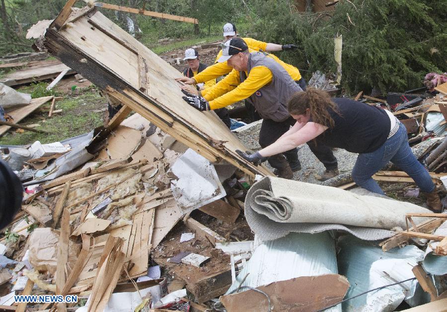 Rescuers search through rubble in Shawnee, Oklahoma, the United States, May 20, 2013. Two men were confirmed dead after tornadoes hit the U.S. state of Oklahoma, officials said Monday. (Xinhua/Marcus DiPaola) 