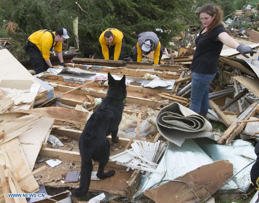 Rescuers search for lost animals in Shawnee, Oklahoma, the United States, May 20, 2013. Two men were confirmed dead after tornadoes hit the U.S. state of Oklahoma, officials said Monday. (Xinhua/Marcus DiPaola) 
