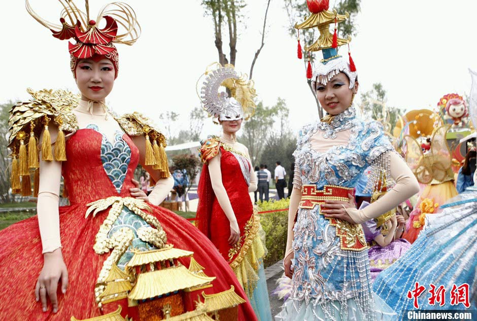 Models present "The Palace Museum" and "Shichahai" landscape costumes at the opening ceremony of the Ninth China (Beijing) International Garden Expo in Fengtai District, Beijing, May 18, 2013. 24 landscape costumes with themes including "The Palace Museum", "Tian'anmen", "Yuanmingyuan Park", "Wangfujing" are presented at the Garden Expo, making it the first large scale landscape costume show in China. The expo kicked off last Saturday. Garden designs from 69 Chinese cities and 29 countries will be presented. (CNS/Li Huisi)