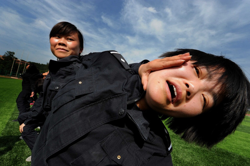 The woman students of Guizhou Police Academy receive training in Guiyang of Guizhou province on May 21, 2013. The students are going to complete their training courses and begin to serve very soon. (Photo/Imagine China)
