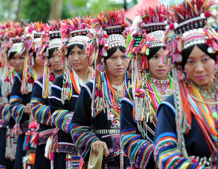 Local people in traditonal costumes line up to pay their tribute to the ancestor of tea during the opening of 2013 International Tea Convention in Pu'er, southwest China's Yunnan Province, May 25, 2013. The convention that opened on Saturday aims to promote tea culture around the world. (Xinhua/Yang Zongyou)
