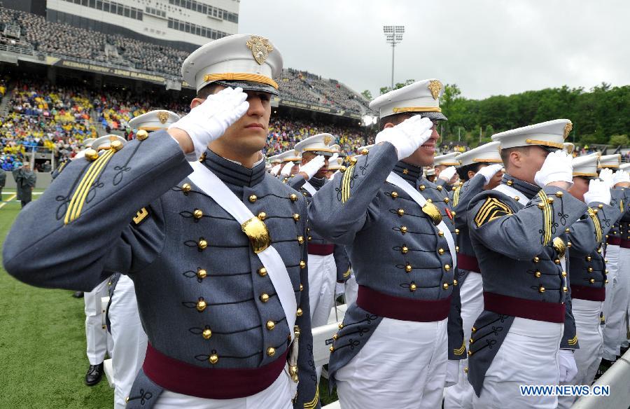 Graduating cadets salute during the graduation ceremonies at the United States Military Academy at West Point, New York, the United States, May 25, 2013. 1,007 cadets graduated on Saturday from the famous military academy founded in 1802. (Xinhua/Wang Lei)