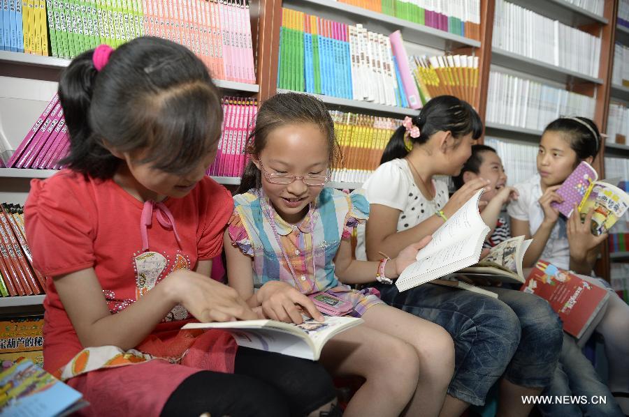 Children read books at a special reading area for children at the Yinchuan book center in Yinchuan, capital of northwest China's Ningxia Hui Autonomous Region, May 26, 2013. The reading area, specially designed for children, opened here on Sunday. (Xinhua/Wang Peng)