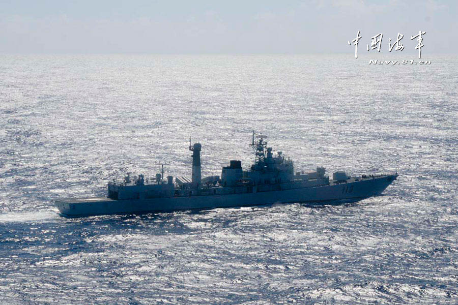 The far-sea training taskforce under the North Sea Fleet of the Navy of the Chinese People's Liberation Army (PLA) sails toward the waters of the West Pacific for far-sea training on May 25, 2013. (navy.81.cn/Yi Hang, Mi Jinguo, Zhang Gang)