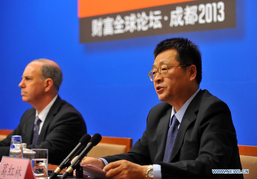 Mayor of Chengdu Ge Honglin (R) addresses a press conference on the Fortune Global Forum held by China's State Council (Cabinet) Information Office in Beijing, capital of China, May 30, 2013. More than 600 leaders from Fortune Global 500 and other top companies, government, and civil society will attend the Fortune Global Forum to be held in Chengdu, capital of southwest China's Sichuan Province, on June 6-8. (Xinhua/Chen Yehua)
