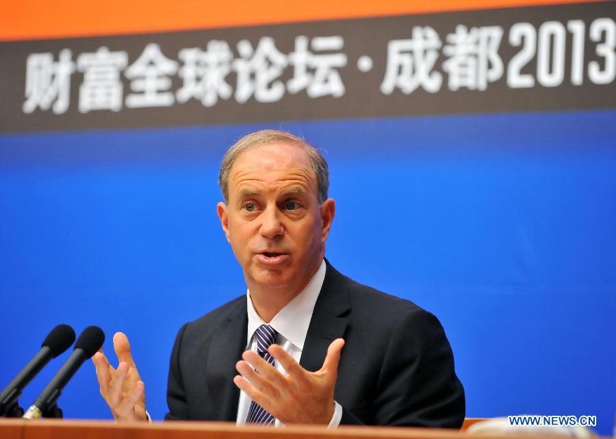  Andy Serwer, managing editor of the Fortune magazine, addresses a press conference on the Fortune Global Forum held by China's State Council (Cabinet) Information Office in Beijing, capital of China, May 30, 2013. More than 600 leaders from Fortune Global 500 and other top companies, government, and civil society will attend the Fortune Global Forum to be held in Chengdu, capital of southwest China's Sichuan Province, on June 6-8. (Xinhua/Chen Yehua)