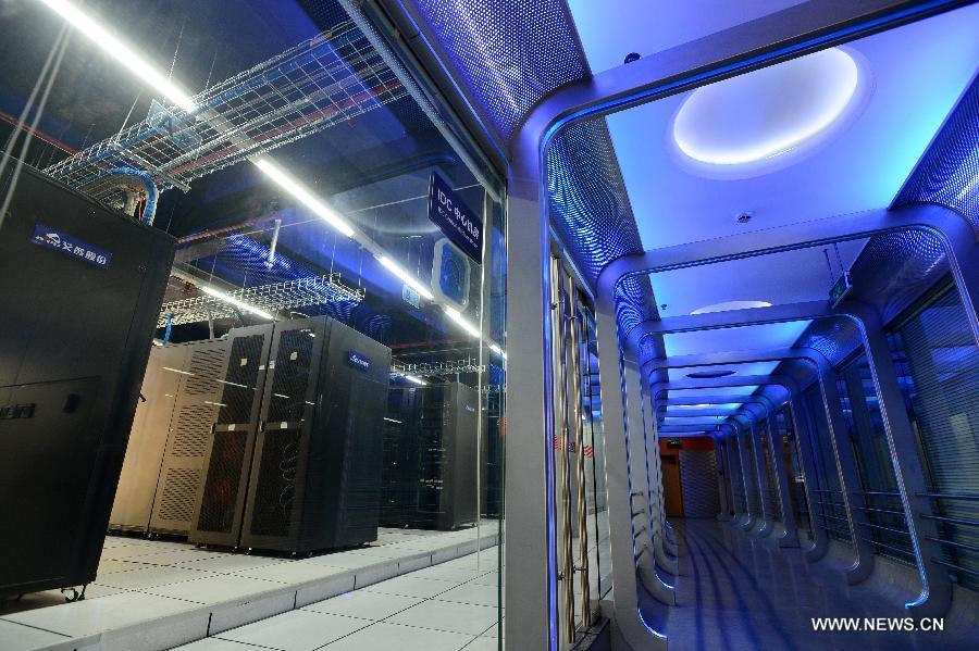 Photo taken on Dec. 5, 2012 shows the cloud computing center established by Dell, a computer technology corporation in the Fortune 500 list, and a local network company Aipu in Chengdu, capital of southwest China's Sichuan Province. By the end of 2012, Chengdu's GDP has reached 800 billion RMB (about 130.48 billion U.S. dollars), ranking the 3rd place in China's sub-provincial cities. By May of 2013, more than 230 enterprises in the Fortune 500 have come to Chengdu. The 2013 Fortune Global Forum will be held in Chengdu from June 6 to June 8. Chengdu, an ancient city with a history of over 2,300 year, is developing into an international metropolis with its huge economic development potential as well as its special cultural environment. (Xinhua/Jiang Hongjing)
