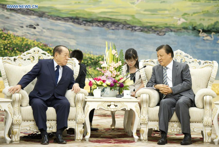 Liu Yunshan (R), a member of the Standing Committee of the Political Bureau of the Communist Party of China Central Committee, meets with a delegation of senior Japanese politicians headed by Hiromu Nonaka, former secretary-general of the Liberal Democratic Party, in Beijing, capital of China, June 3, 2013. (Xinhua/Huang Jingwen) 