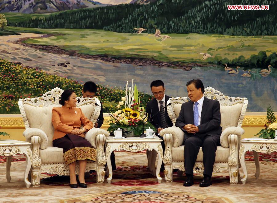 Liu Yunshan (R), a member of the Standing Committee of the Political Bureau of the Communist Party of China Central Committee, meets with Pany Yathotou, president of the Laotian National Assembly, in Beijing, capital of China, June 4, 2013. (Xinhua/Liu Weibing)