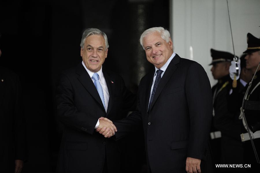 Panamanian President Ricardo Martinelli (R) shakes hands with Chilean President Sebastian Pineira (L) during the official visit of the Chilean leader in Panama City, capital of Panama, on June 5, 2013. Pineira, who is in Panama for a one-day official visit, held talks with his Panemanian counterpart on Wendsday. (Xinhua/Mauricio Valenzuela)
