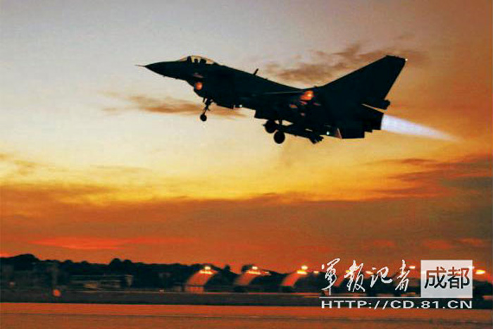 A troop unit of the air force under the Chengdu Military Area Command (MAC) of the Chinese People's Liberation Army (PLA) organized the systematic confrontation training under information-based conditions in mid-May. The officers and men conducted drills on such subjects as joint early warning, electromagnetic confrontation，ultra-low-altitude penetration defense and so on. (Chinamil.com.cn/ Xun Chunbian and Liu Yinghua)