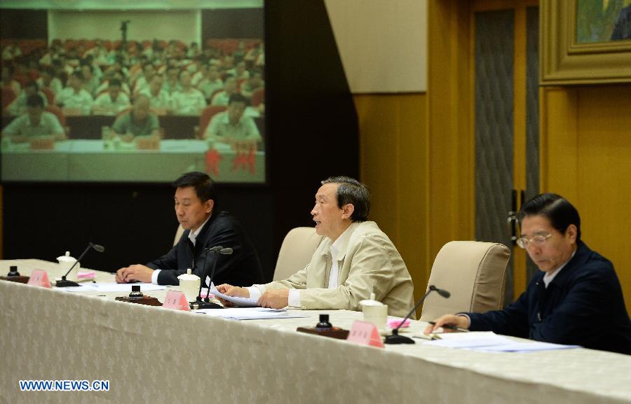 Chinese Vice Premier Ma Kai (C), who is also a member of the Political Bureau of the Communist Party of China (CPC) Central Committee, attends a national conference on work safety, in Beijing, capital of China, June 7, 2013. During the video and telephone conference, Ma Kai conveyed the instruction on work safety issued by Chinese President Xi Jinping, who is on a foreign trip. (Xinhua/Ma Zhancheng) 