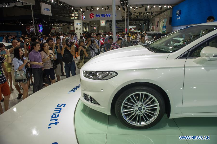 Visitors are seen at the 15th Chongqing International Auto Industry Fair in Chongqing, southwest China's municipality, June 7, 2013. Opened Friday, the week-long fair attracts 105 domestic and foreign exhibitors and will launch 60 new models. (Xinhua/Chen Cheng)
