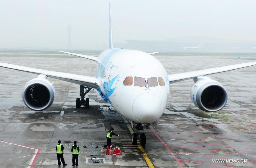 A Boeing 787 Dreamliner from south China's Guangzhou City lands at Beijing Capital International Airport in Beijing, capital of China, June 7, 2013. The 228-seat 787 aircraft, operated by China Southern Airlines, is the first of its kind delivered to China. The debut flight on Friday marked the beginning of the 787 aircraft's commercial operation in the country. (Xinhua/He Jun)