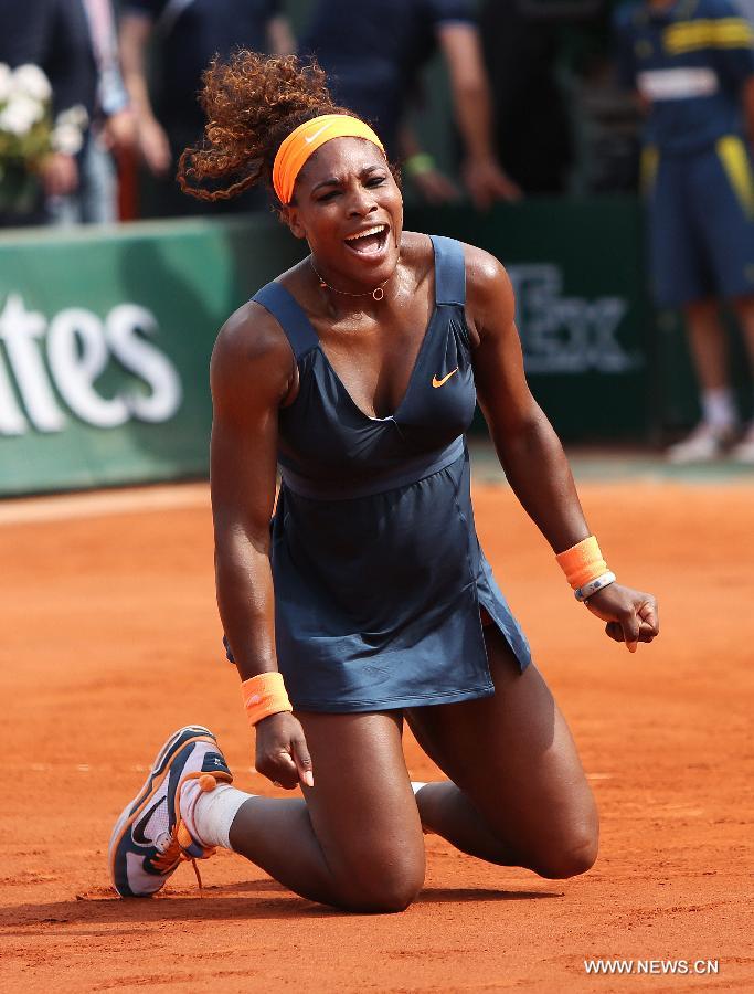 Serena Williams of the United States celebrates after winning the women's singles final match against Maria Sharapova of Russia at the French Open tennis tournament in Paris June 8, 2013. Serena Williams won the match 2-0 to claim the title. (Xinhua/Gao Jing)