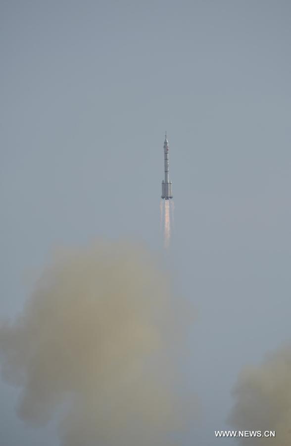 The Long March-2F carrier rocket carrying China's manned Shenzhou-10 spacecraft blasts off at the Jiuquan Satellite Launch Center in Jiuquan, northwest China's Gansu Province, June 11, 2013. (Xinhua/Ren Junchuan) 
