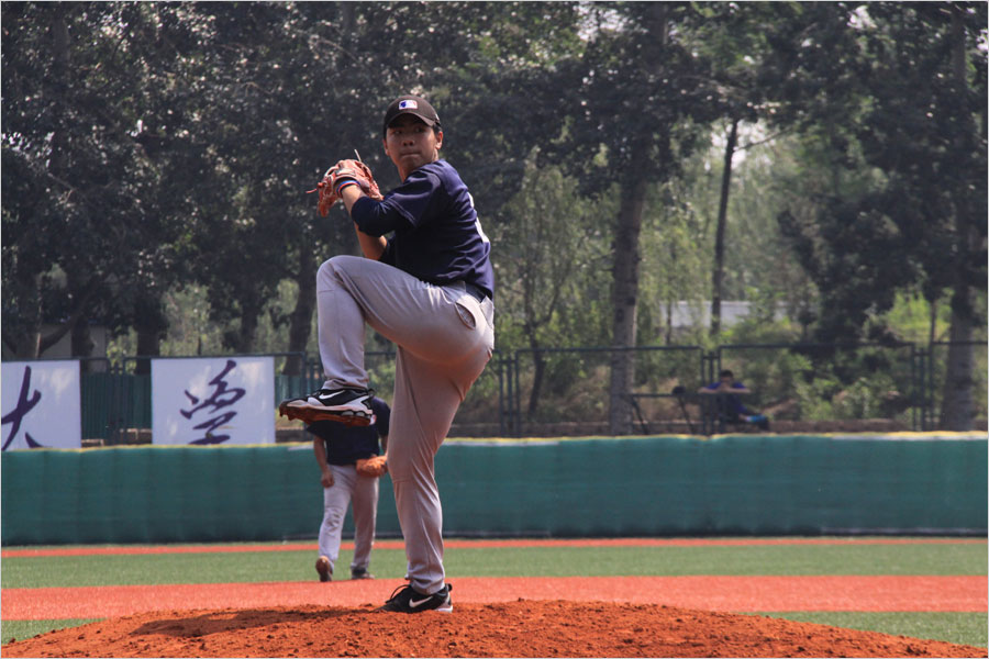 A pitcher for the MLB Development Center (AAA) Team throws out a pitch during a game against the MLB College All-Star Team on June 12, 2013, at Tsinghua University as part of the MLB University Cup event. (CRIENGLISH.com/Stuart Wiggin)