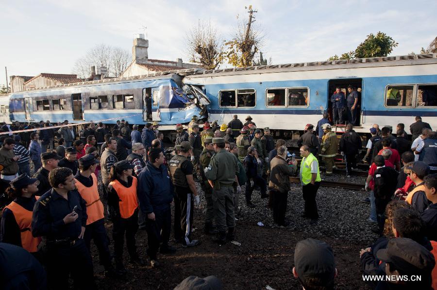 Rescuers work at the scene of a commuter train crash in Castelar, some 30 kms west of Buenos Aires, capital of Argentina, on June 13, 2013. At least three people died and 135 others injured, including five in critical conditions, on Thursday in a train collision about 30 km west of the Argentine capital, local media reported. (Xinhua/Martin Zabala) 