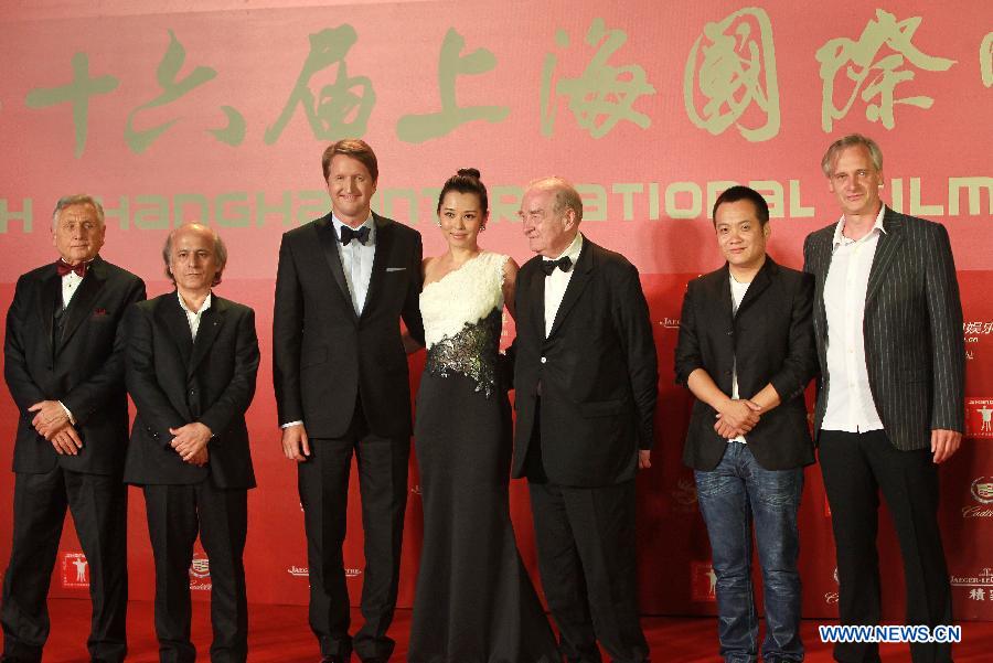 Jury members of the Golden Goblet Award pose on the red carpet for the opening ceremony of the 16th Shanghai International Film Festival in Shanghai, east China, June 15, 2013. (Xinhua/Ren Long)