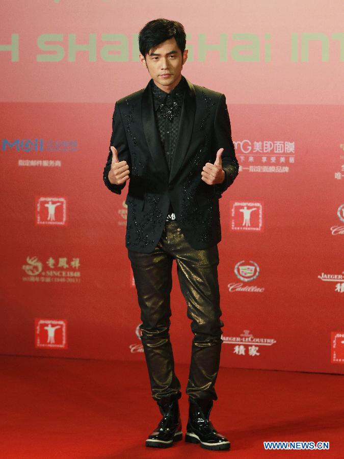 Actor Jay Chow poses on the red carpet for the opening ceremony of the 16th Shanghai International Film Festival in Shanghai, east China, June 15, 2013. (Xinhua/Ding Ding)