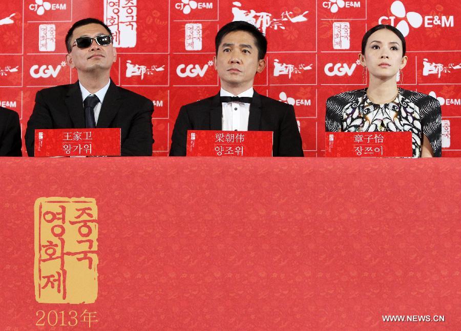 Director Wong Kar-wai (L) , Actor Tony Leung (C) and actress Zhang Ziyi attend the press conference for 2013 Chinese Film Festival in Seoul, South Korea, June 16, 2013. The 5th Chinese Film Festival opened in Seoul on Sunday for a 5-day celebration of Chinese film to boost bilateral movie and culture cooperation. Their movie "The Grandmaster" has been selected as the opening film of 2013 Chinese Film Festival. (Xinhua/Park Jin-hee) 