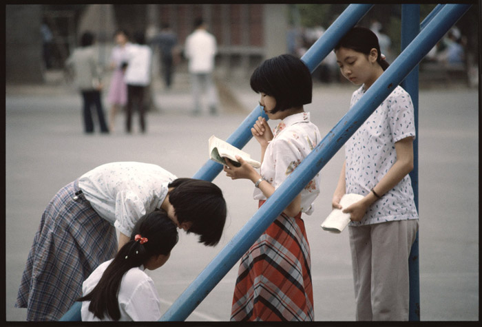 At the playground of Beijing No. 171 Middle School in June 1984. (Photo/Global Times)