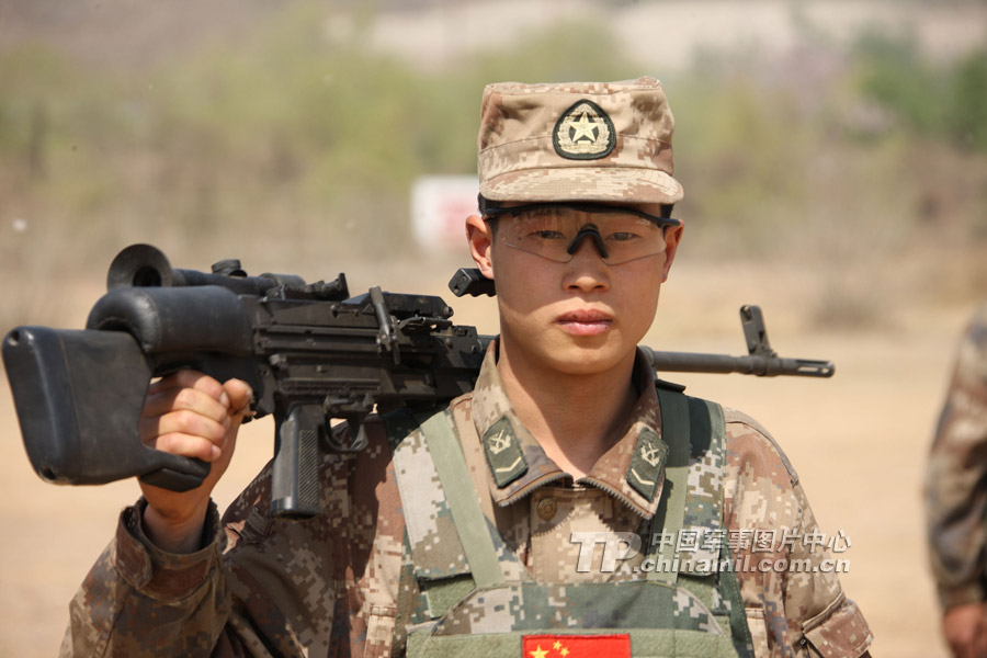 A member of the shooting team of the Chinese People's Liberation Army (PLA) is in the 2013 Australian Army Skills at Arms Meeting (AASAM). (China Military Online/Zhang Kunping, Zhou Rui, Wen Chunhua, Liu Zhanqing) 