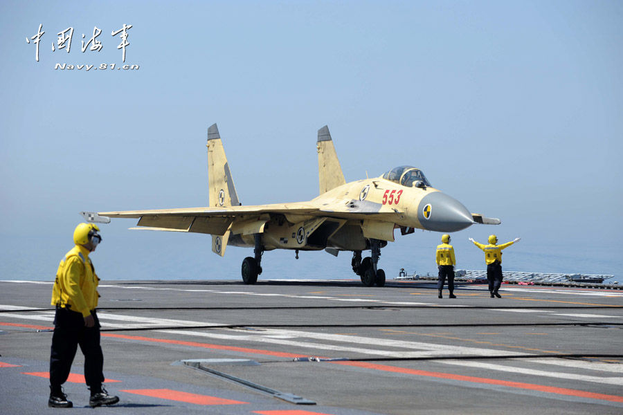 Taking-off, landing exercises of J-15 fighter jets on Liaoning (Photo: chinamil.com.cn)