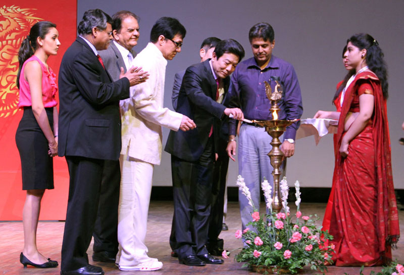 Cai Fuchao (2nd R, first row), head of China's State General Administration of Press, Publication, Radio, Film and Television, Manish Tewari (1st R, first row), Information and Broadcasting Minister of India, and Chinese Kung fu star Jackie Chan (2nd L, first row), attends a lighting ceremony during the inaugural ceremony of the 2013 Chinese Film Festival in New Delhi, India on Tuesday, June 18, 2013. [Photo: CRIENGLISH.com/Sun Yang; He Xingyu] 