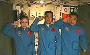 President Xi talks with astronauts