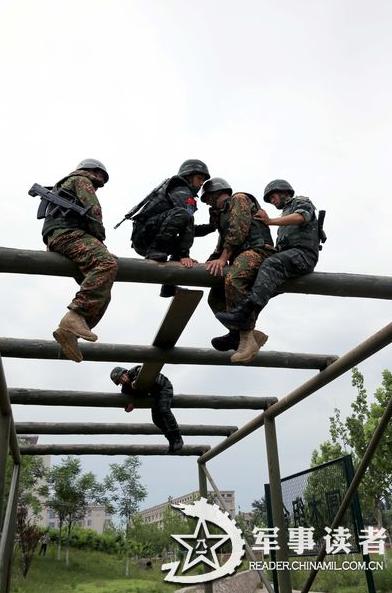 Chinese, Russian special forces in joint training. The 10-day “Cooperation 2013” joint training between the Chinese People’s Armed Police Force (CPAPF) and Russian Domestic Security Force wrapped up in Beijing. (China Military Online/Liu Haishan, Li Guangyin)