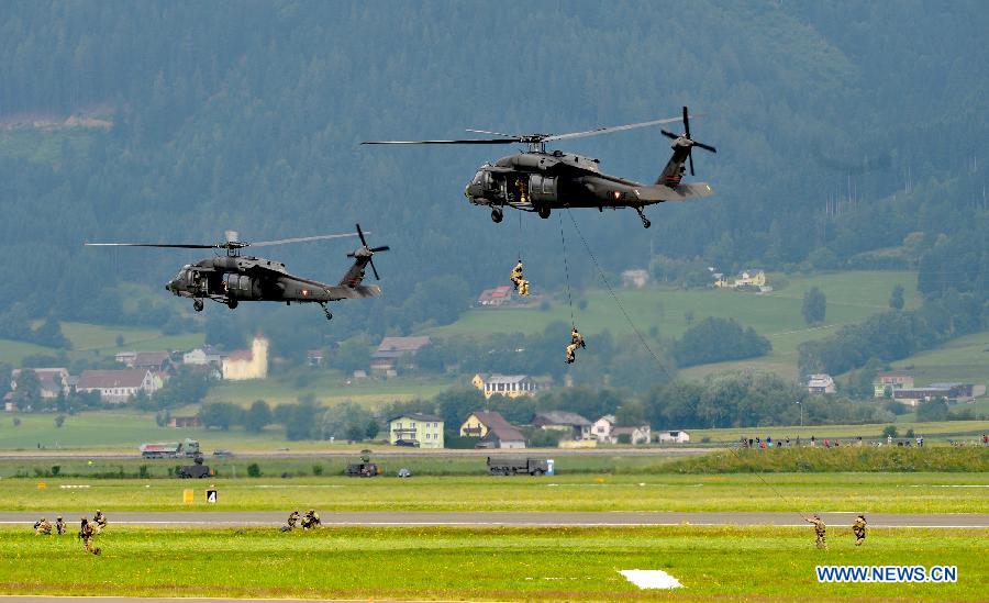 Italian airforce rescue team perform during the Airpower 13 air show in Zeltweg, Steiermark of Austria, June 28, 2013. (Xinhua/Qian Yi) 