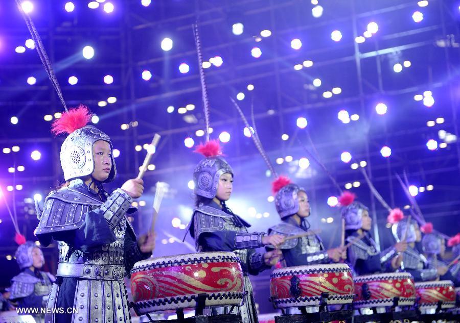 Performers play the drums during the 1st Shanxi Cultural Industry Expo in Taiyuan, capital of north China's Shanxi Province, June 29, 2013. The exhibition will last till July 3. (Xinhua/Yan Yan)