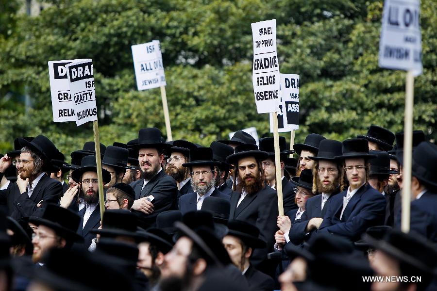 Representatives from the Orthodox Jewish communities of Austria, Belgium, Britain, France and other European countries take part in a rally outside the European Union headquarters in Brussels, capital of Belgium, July 1, 2013. Hundreds of Orthodox Jews on Monday took part in the rally to protest against a new Israeli draft legislation which requires the men from the Orthodox community in Israel to join the army at the age of 18. The protestors appealed to the EU to put pressure on Israel to change the legislation plan. (Xinhua/Zhou Lei) 